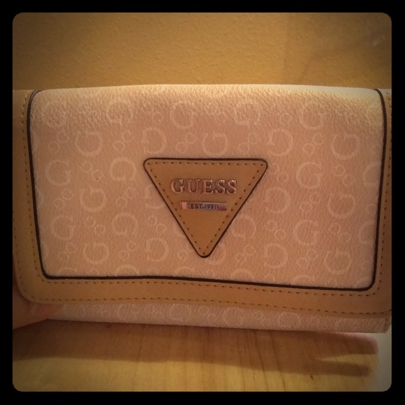 Guess Wallet - Picture 1 of 4